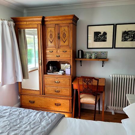 The Old School B&B Chichester Ruang foto