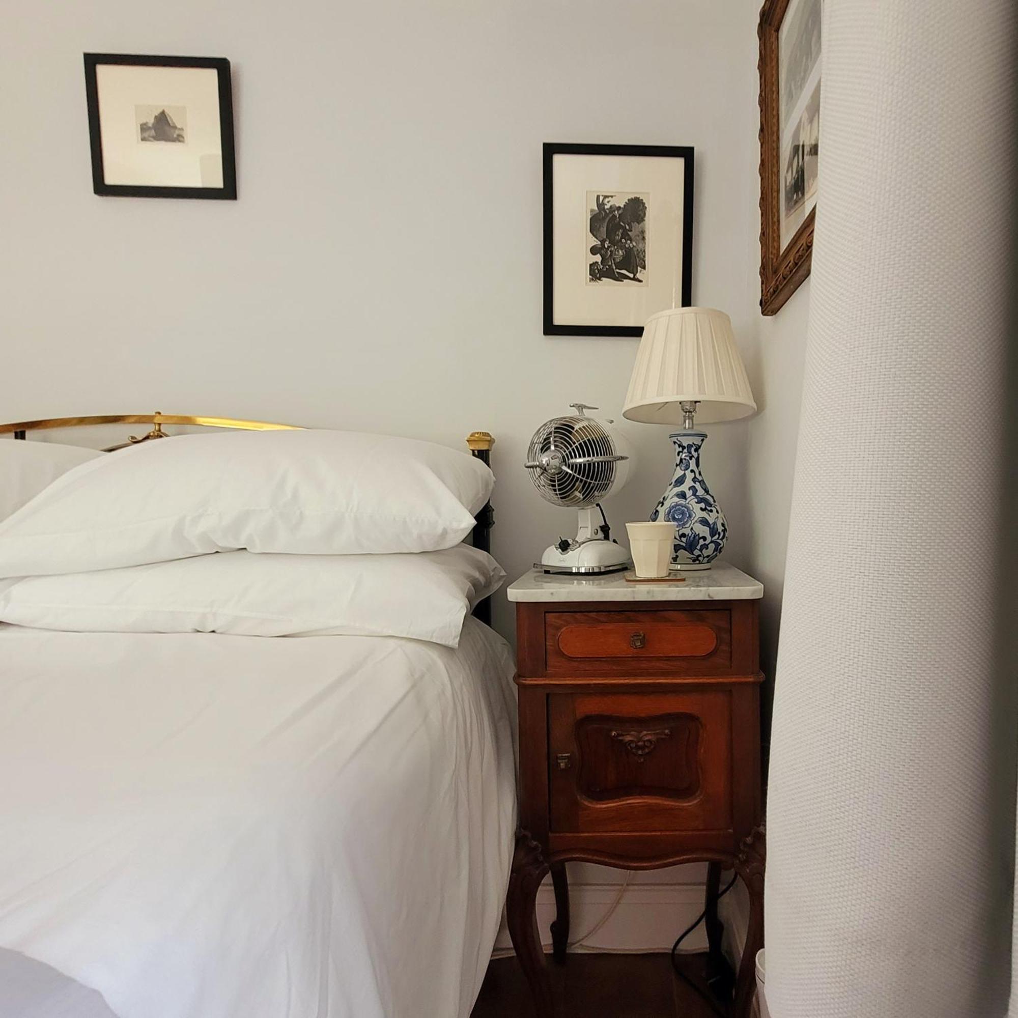 The Old School B&B Chichester Ruang foto