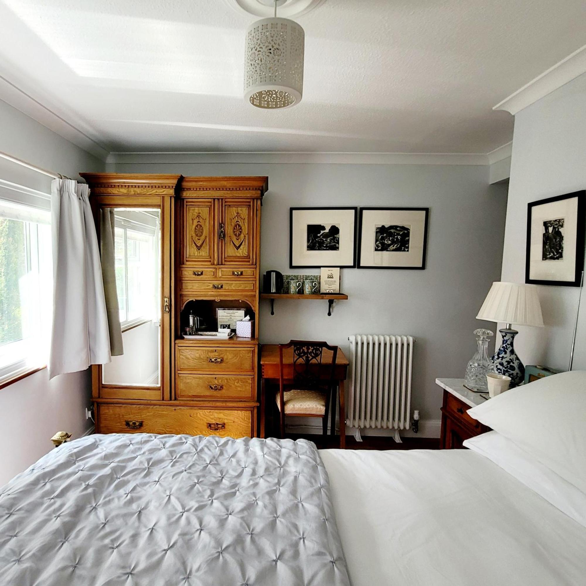 The Old School B&B Chichester Ruang foto